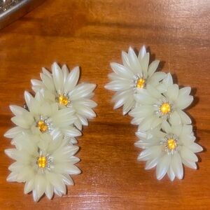 Vintage 60’s- Cream and Gold Floral Earrings- clip on